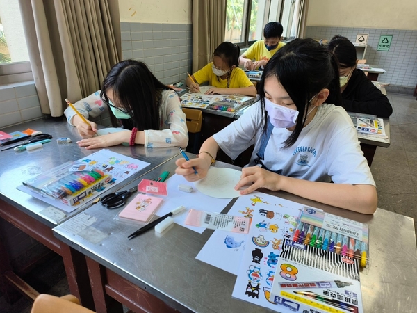 點選作品以查看原圖