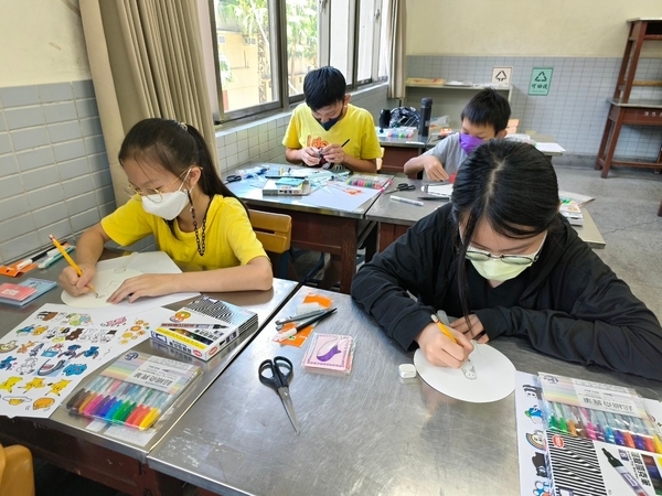 點選作品以查看原圖