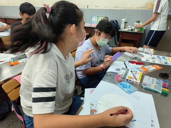 點選作品以查看原圖