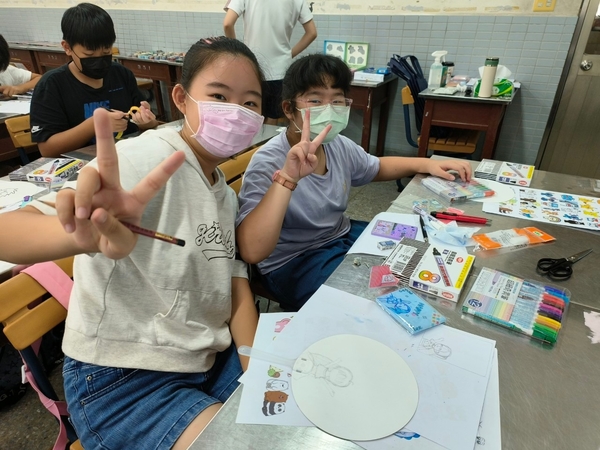 點選作品以查看原圖