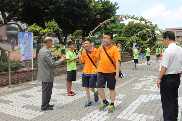 點選作品以查看原圖