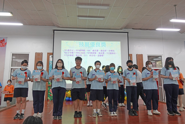 點選作品以查看原圖