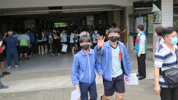 點選作品以查看原圖